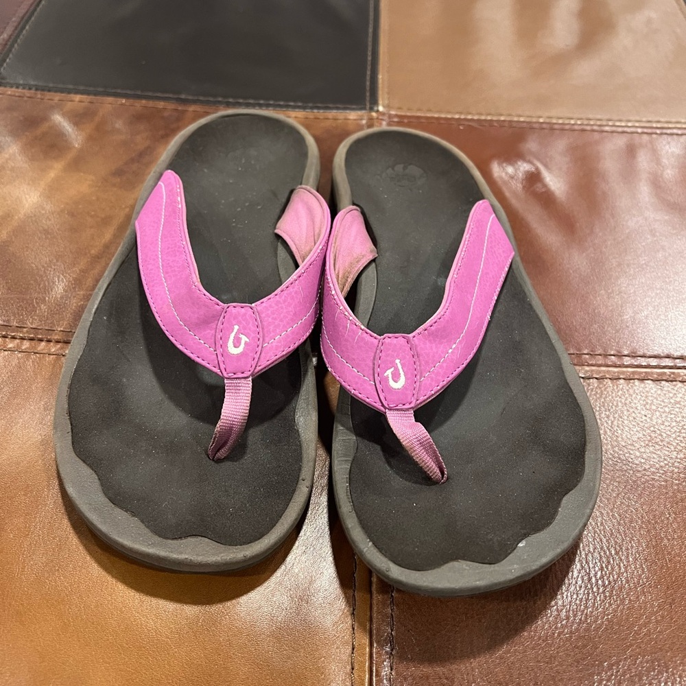 Olukai ohana purple flip flops size 10